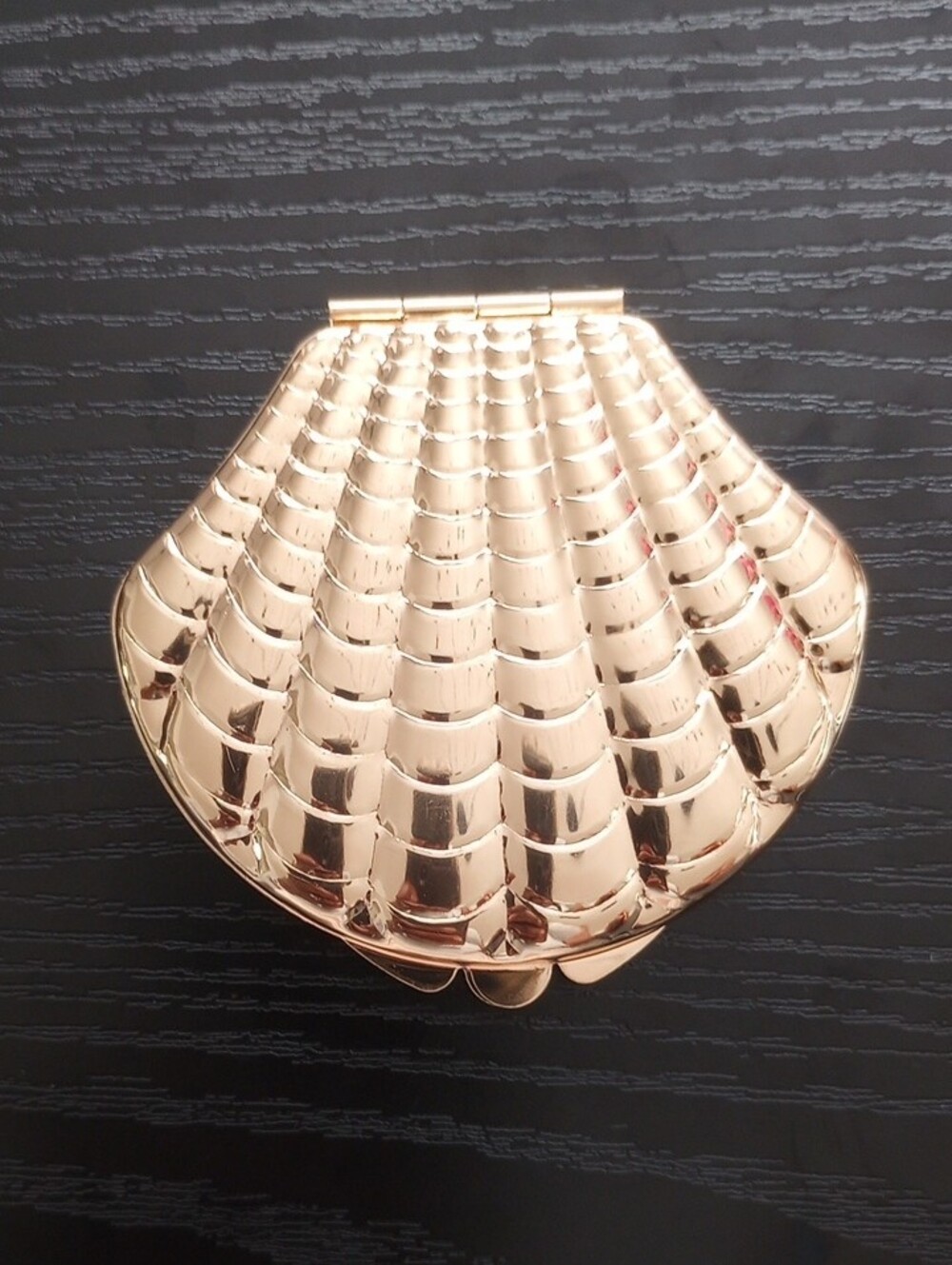 Shell-Shaped Golden Compact Mirror Summer Ocean Beach - Picture 2 of 3